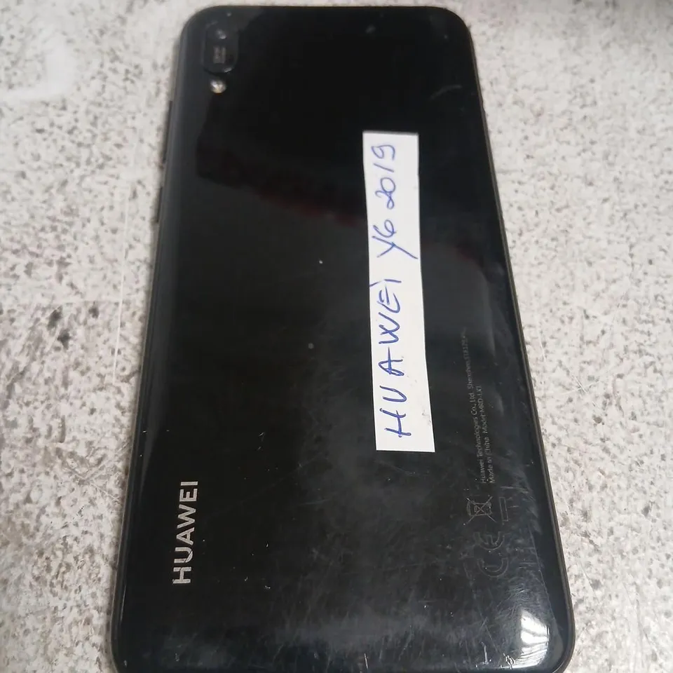 HUAWEI Y6 SMARTPHONE – BLACK, CRACKED SCREEN