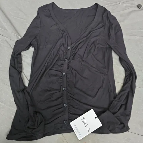 T/ALA 365 LONG SLEEVE GATHERED BUTTON UP TOP IN SHADOW BLACK - MEDIUM
