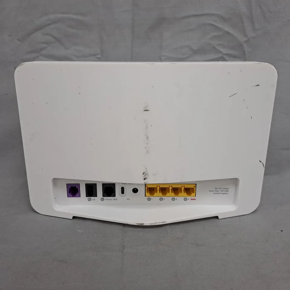 SKY SR213-02 UK WHITE ROUTER (MODEL SR213-02-UK-WHT)