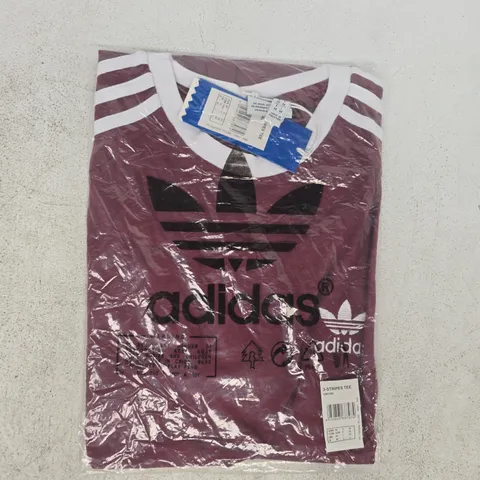 BAGGED ADIDAS 3-STRIPES T-SHIRT IN BURGUNDY SIZE MEDIUM