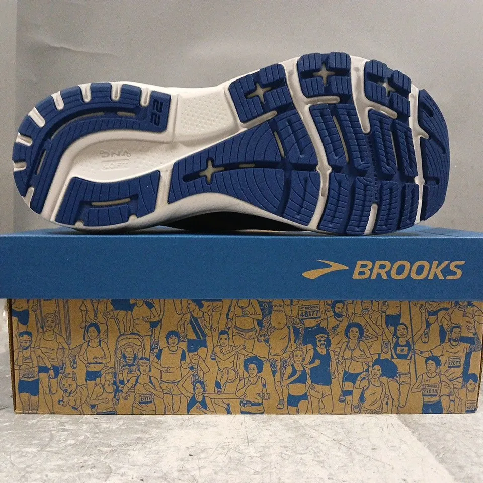 BOXED PAIR OF BROOKS ADRENALINE GTS 22 SHOES IN BLUE/ORANGE/WHITE SIZE UK 8.5