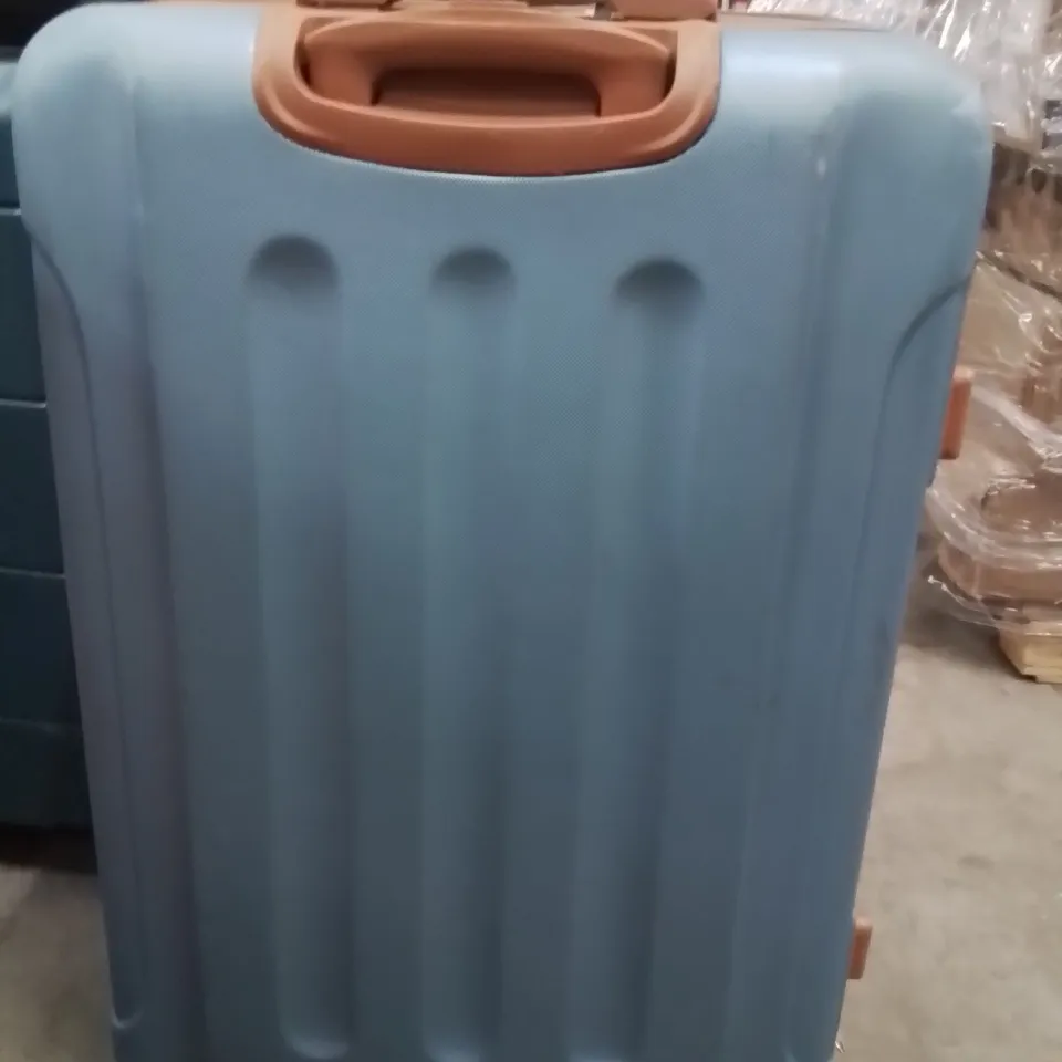 LUGG TRAVEL SUITCASE