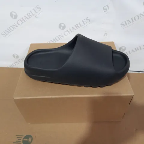 BOXED PAIR OF ADIDAS BLACK SLIDERS SIZE 10