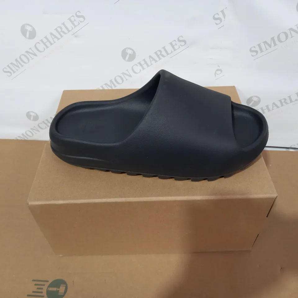 BOXED PAIR OF ADIDAS BLACK SLIDERS SIZE 10