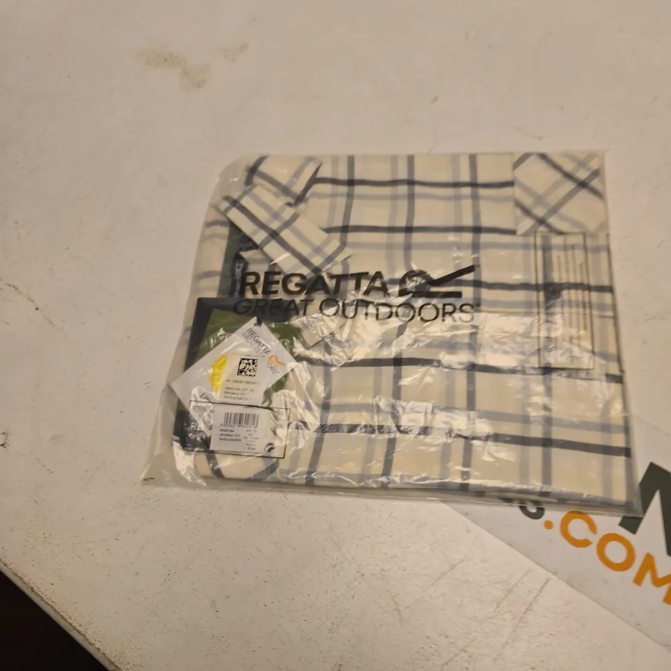 BOX OF APPROXIMATELY 10 ASSORTED BRAND NEW REGATTA ITEMS TO INCLUDE: MINDANO SHIRT