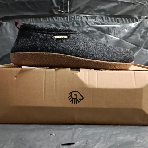 BOXED PAIR OF GIESSWEIN SHOES IN CHARCOAL SIZE UK 8