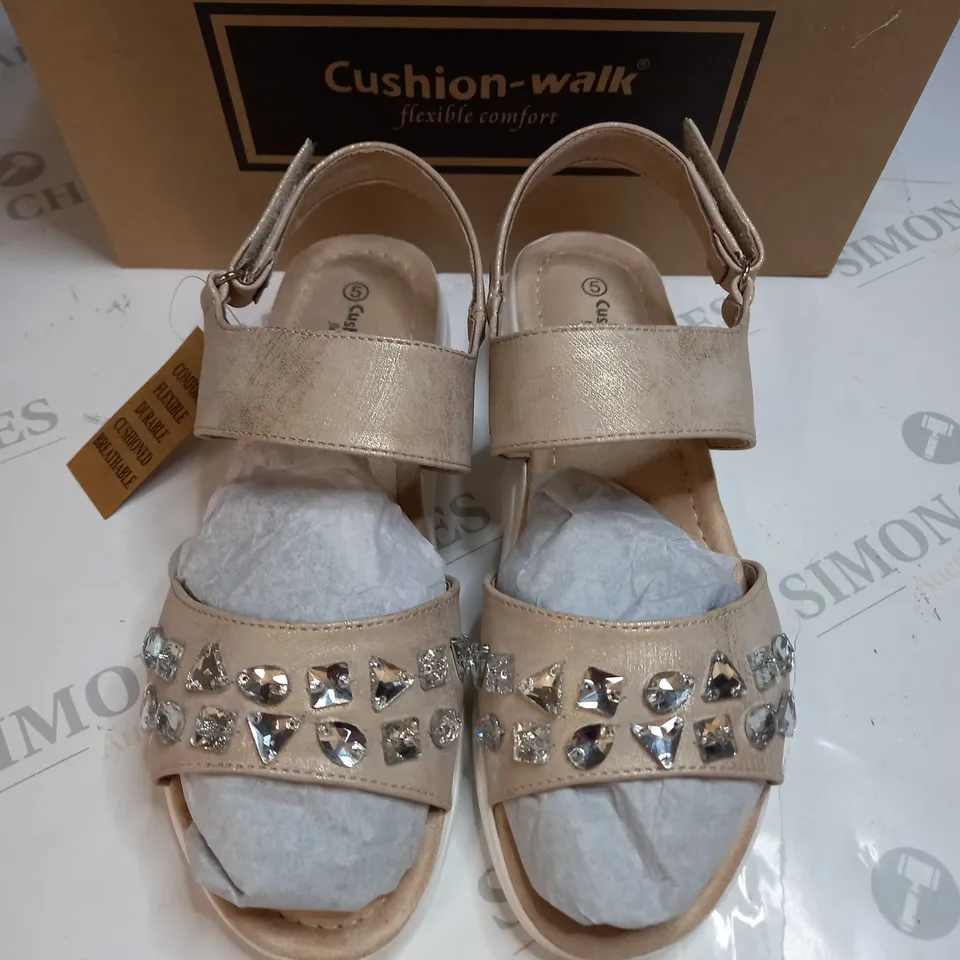 CUSHION WALK DIAMOND SANDAL IN GOLD - SIZE 5