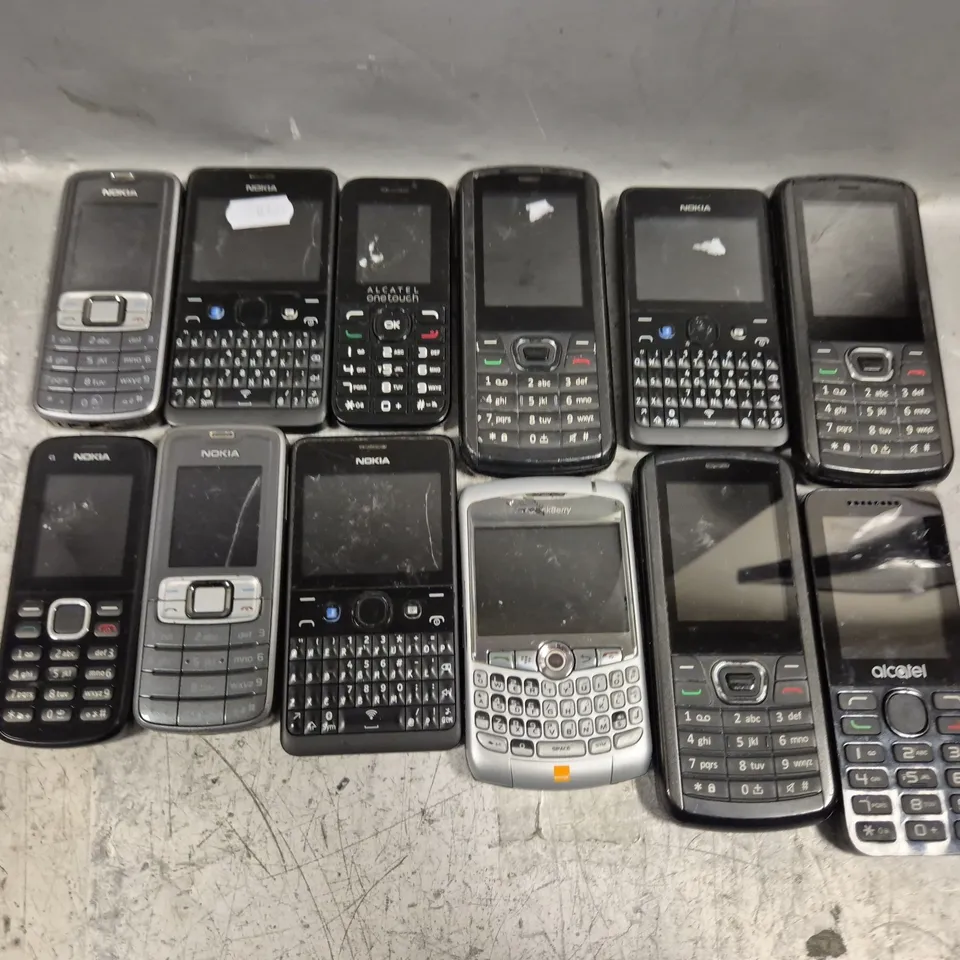 APPROXIMATELY 12 ASSORTED PHONES TO INCLUDE BLACKBERRY 8320, ALCATEL ONE TOUCH, NOKIA 210.4, ETC