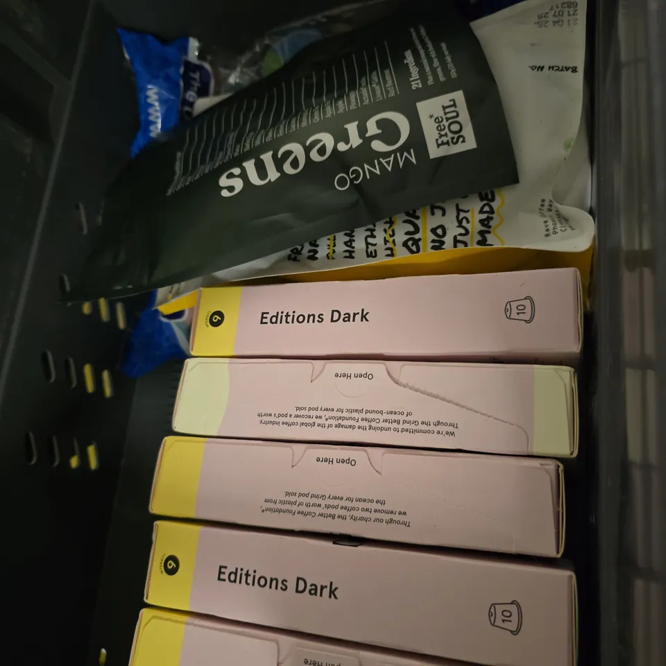 APPROXIMATELY 12 ASSORTED FOOD ITEMS TO INCLUDE - GRIND BAILEYS COFFEE PODS , KIKKOMAN SOY SAUCE , LINDT CRUNCY WAFFLE ETC