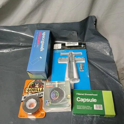 APPROXIMATELY 15 ASSORTED HOUSEHOLD ITEMS TO INCLUDE FAUCET HANDLE AND SLEEVE PULLER, SPACEGOODS FROSTED FUEL BOTTLE, WIRELESS SPEAKER, GORILLA TAPE ETC
