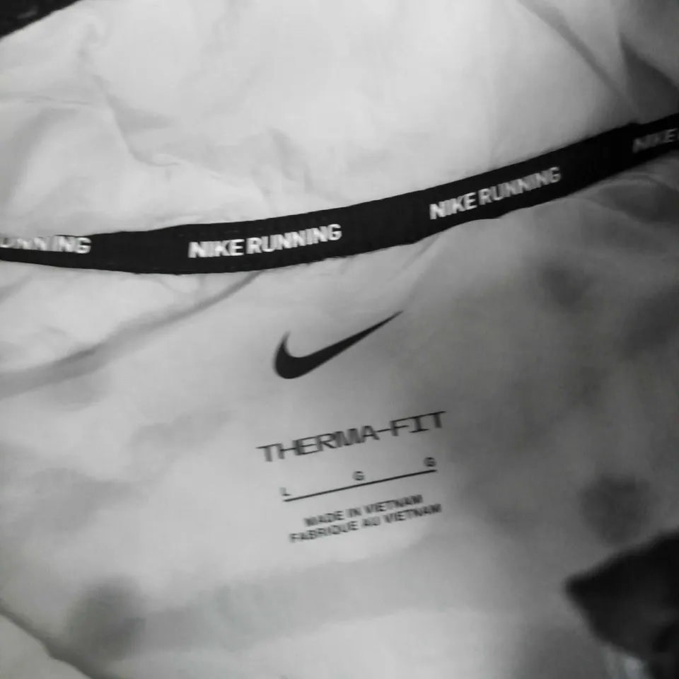 NIKE TWO TONE GILET IN BLACK/GREY - LARGE