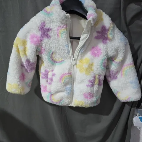 BOX OF APPROXIMATELY 25 KIDS CLOTHING ITEMS INCLUDING:WHITE FUR COAT WITH STARS, BLUE PUFFER AND PINK RAINCOAT