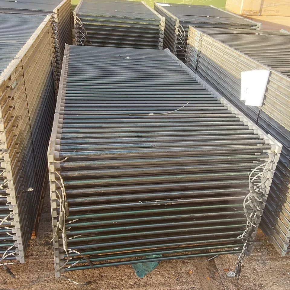 PALLET CONTAINING A LARGE QUANTITY OF SOLYNDRA 200W SOLAR PANELS