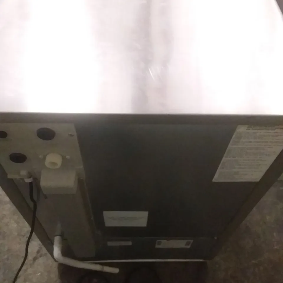 WHIRLPOOL K40 COMMERCIAL ICE MAKING MACHINE 20KG CAPACITY MODEL: CC613
