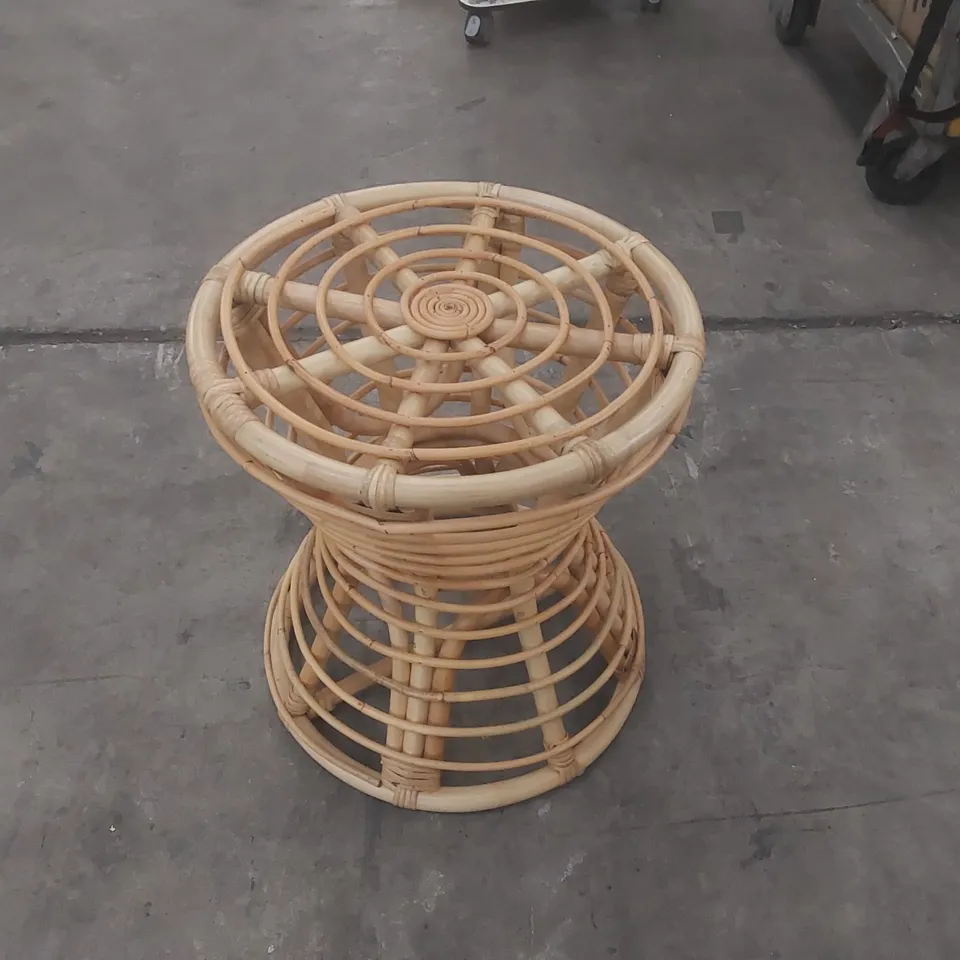 MAKA NATURAL RATTAN STOOL