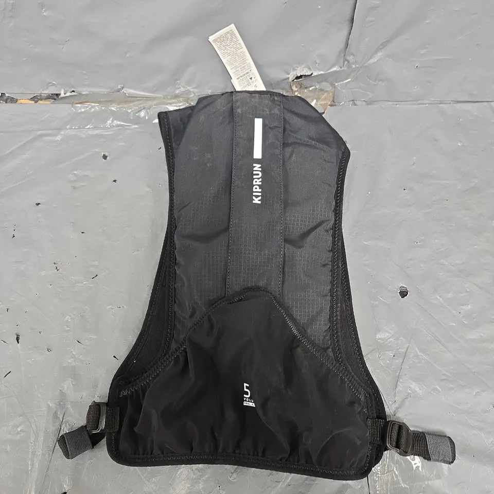 DECATHLON 5L TRAIL RUNNING BAG WITH 1L WATER BLADDER