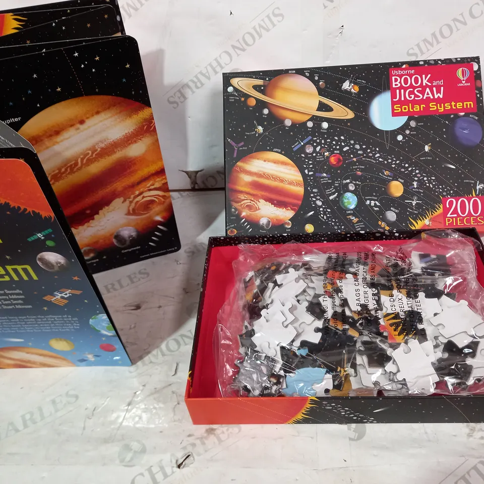 BOXED USBORNE BOOK AND JIGSAW SOLAR SYSTEM