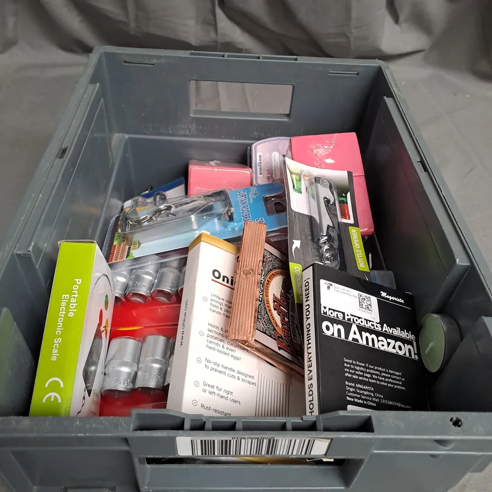 TOTE OF APPROX 20 HOUSEHOLD ITEMS