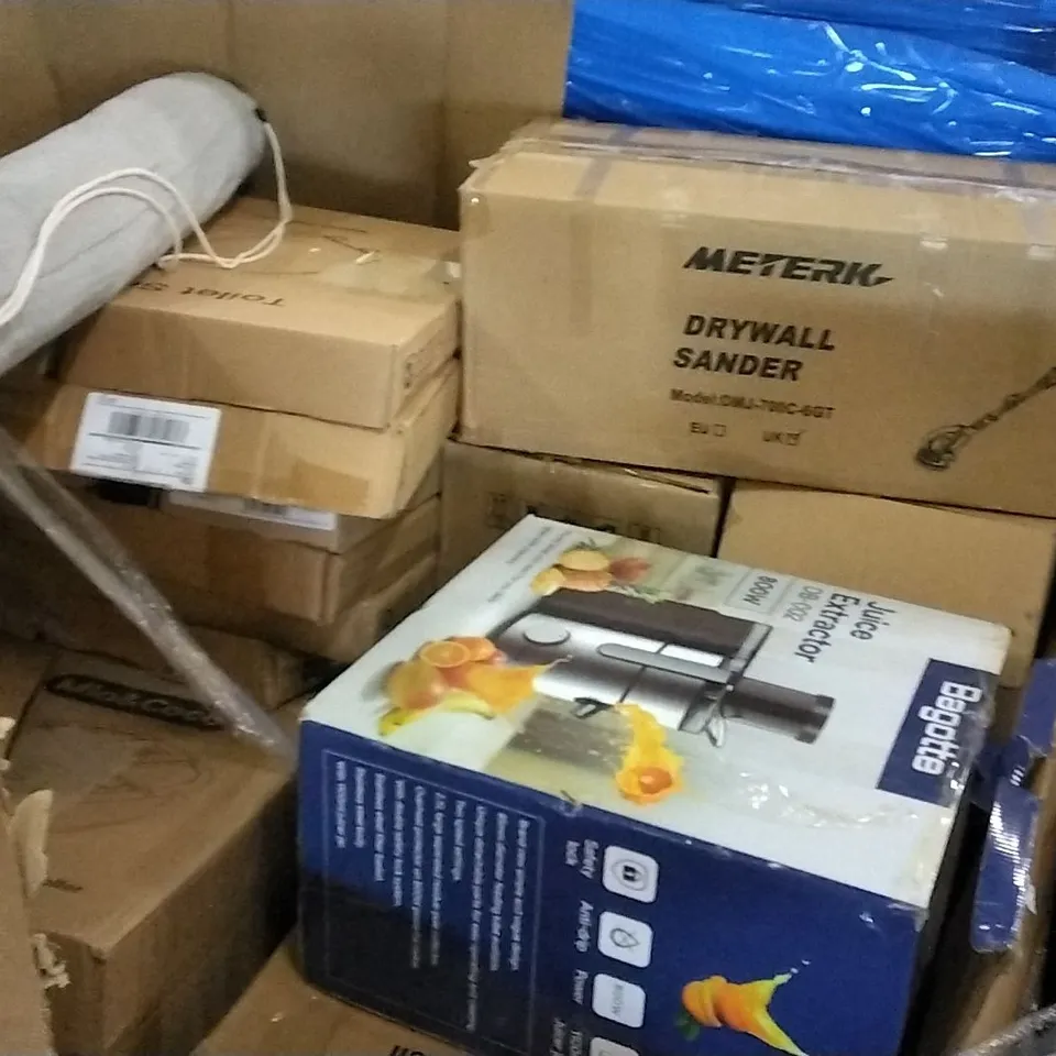 PALLET OF ASSORTED ITEMS INCLUDING A TOILET SEAT,  SELF INFLATING BED , SKATEBOARD,  VACMASTER 