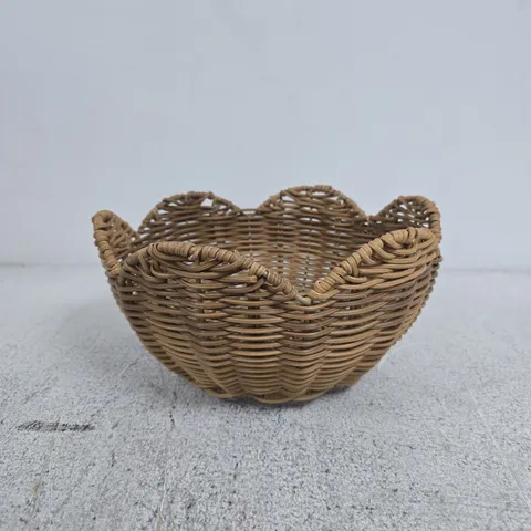 WOVEN SCALLOP BOWL