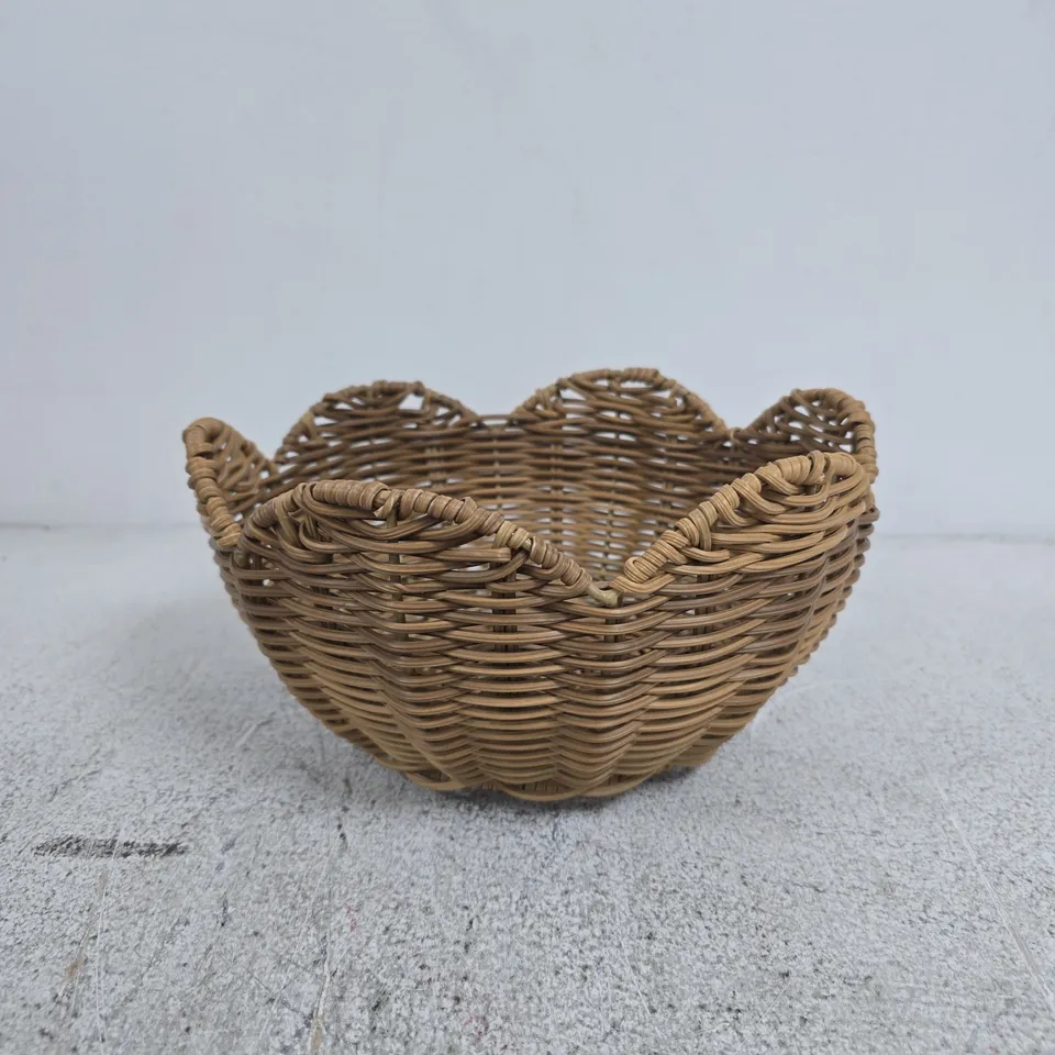 WOVEN SCALLOP BOWL