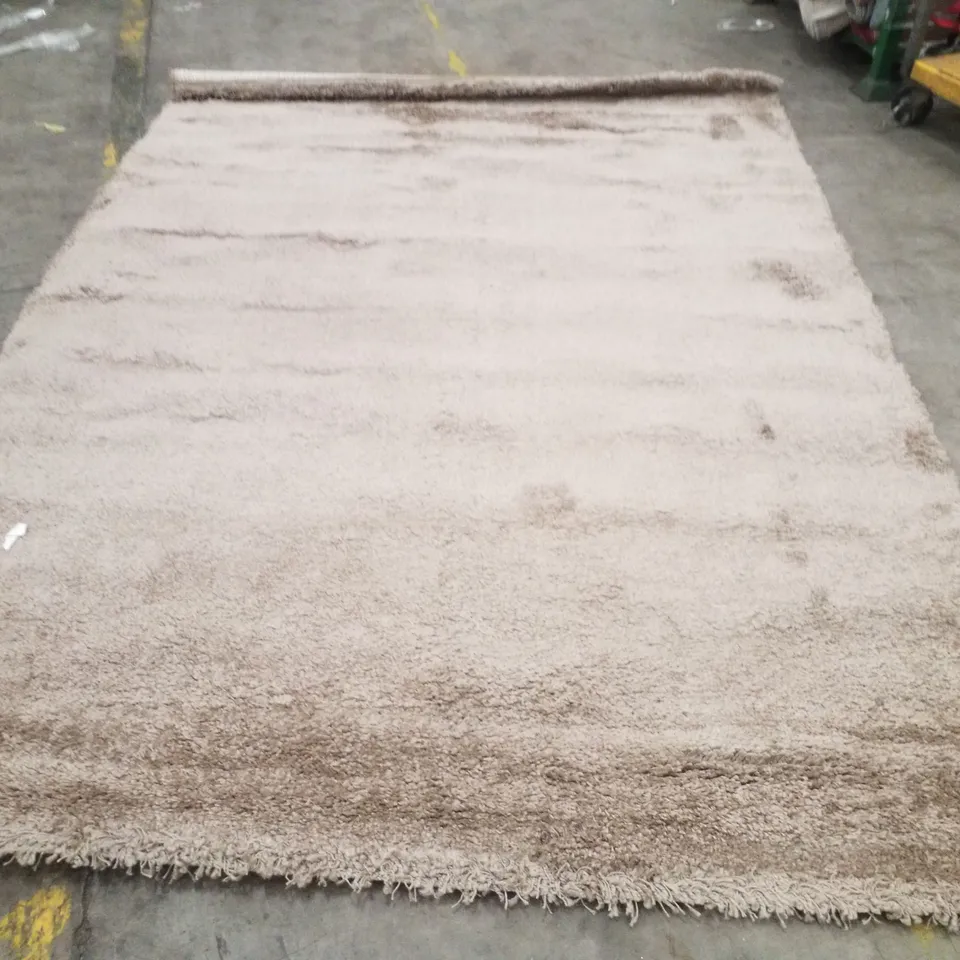 QUALITY DESIGNER AREA RUG - APPROXIMATELY 280X200CM