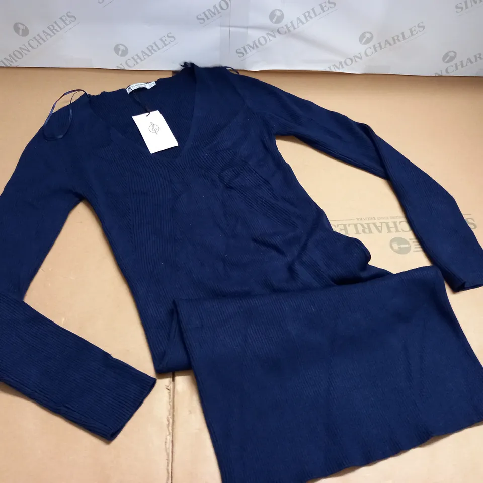 STRADIVARIUS V-NECK LONG SLEEVE TOP - EUR M