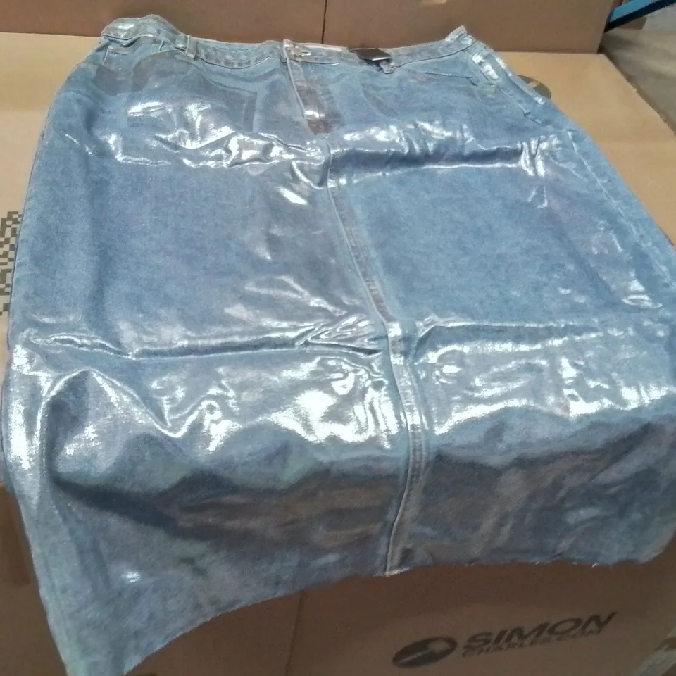 BOXED BRAND NEW APPROXIMATELY 13 JD WILLIAMS METALLIC SKIRT BLUE/SILVER SIZE 24