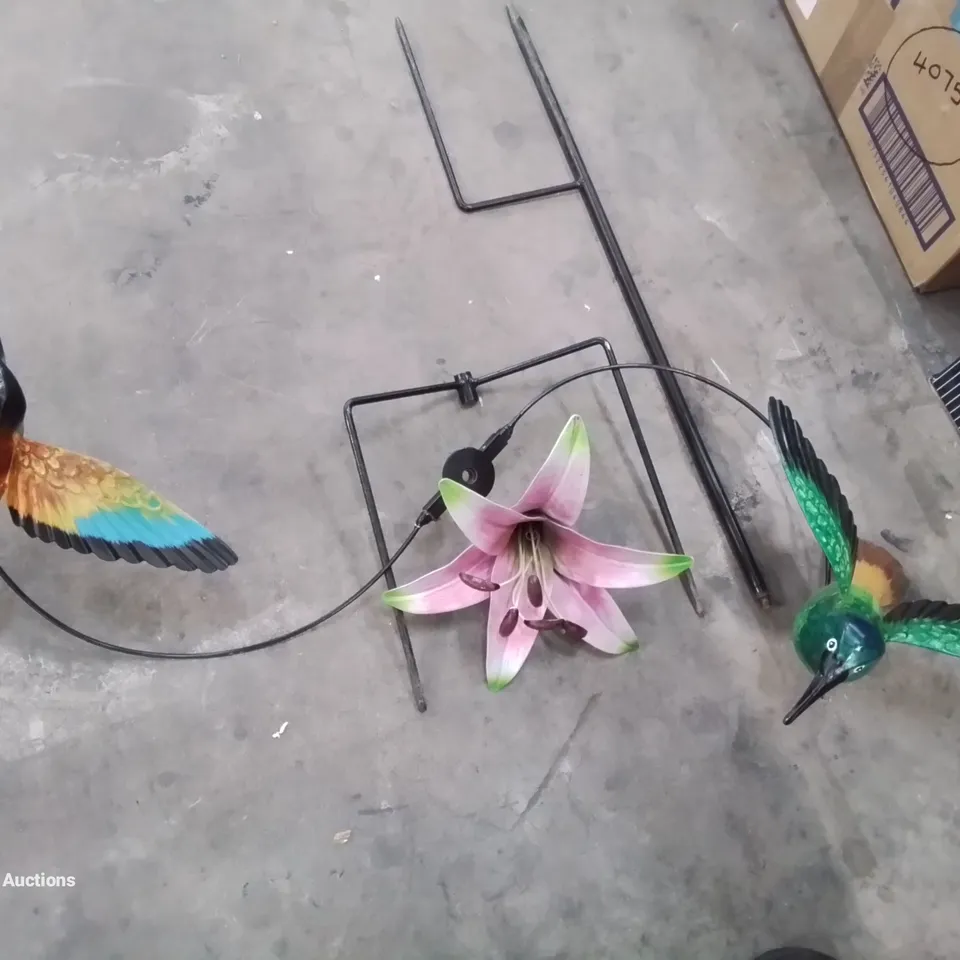 BOXED HOME2GARDEN HUMMINGBIRD WINDSPINNER