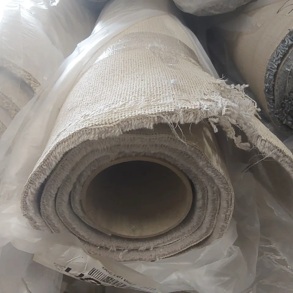 ROLL OF QUALITY ROYAL VELVET HEYWOOD CARPET - APPROXIMATELY 2 x 5m