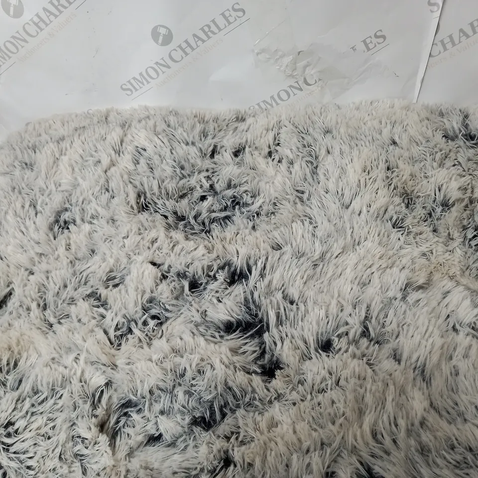 COZEE PAWS FLUFFIE RECTANGLE PLUSH DOG BED WITH ODOUROLOGY IN TIPPED SILVER COLOUR - MEDIUM