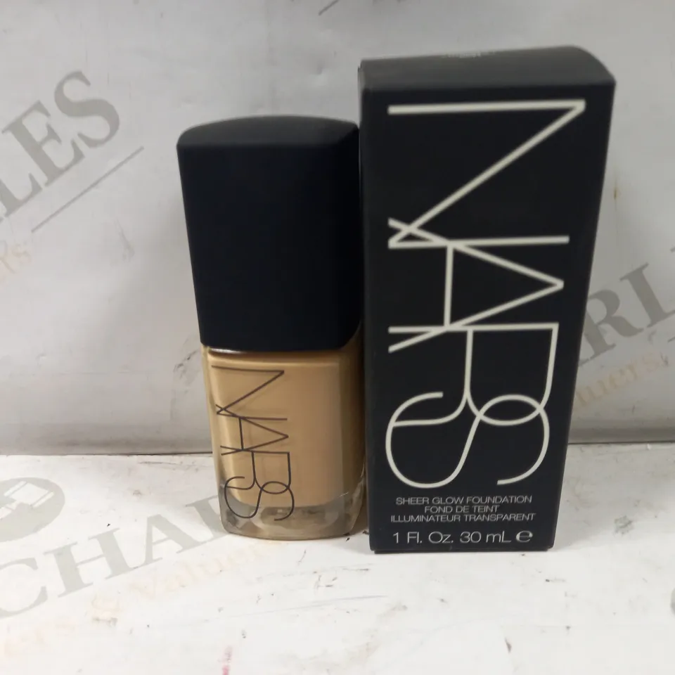 NARS SHEER GLOW FOUNDATION 30ML - MEDIUM 3 STROMBLI