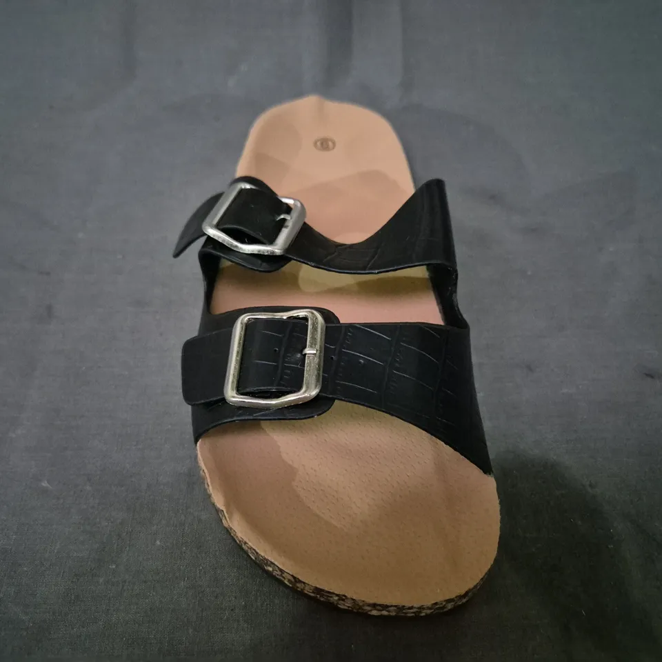 BOXED PAIR OF UNBRANDED OPEN TOE SANDALS IN BLACK SIZE 6