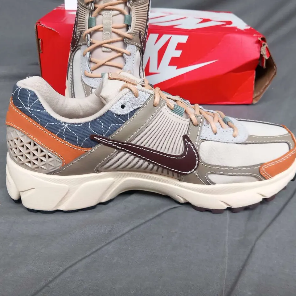 BOXED NIKE ZOOM VOMERO 5 SANDRIFT SIZE 6