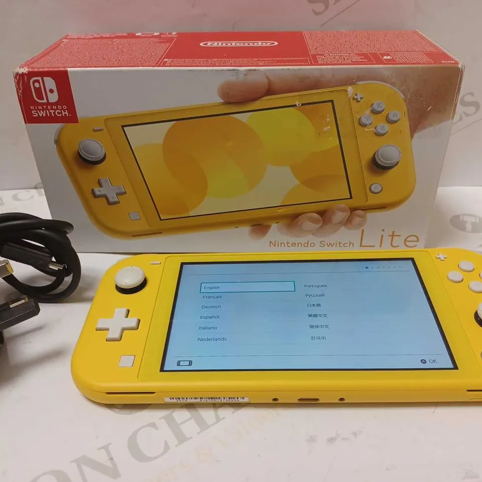 NINTENDO SWITCH LITE - YELLOW