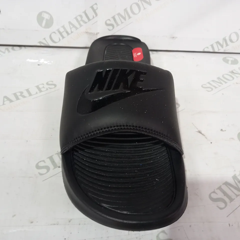 PAIR OF NIKE VICTORI ONE SLIDERS IN BLACK UK SIZE 9