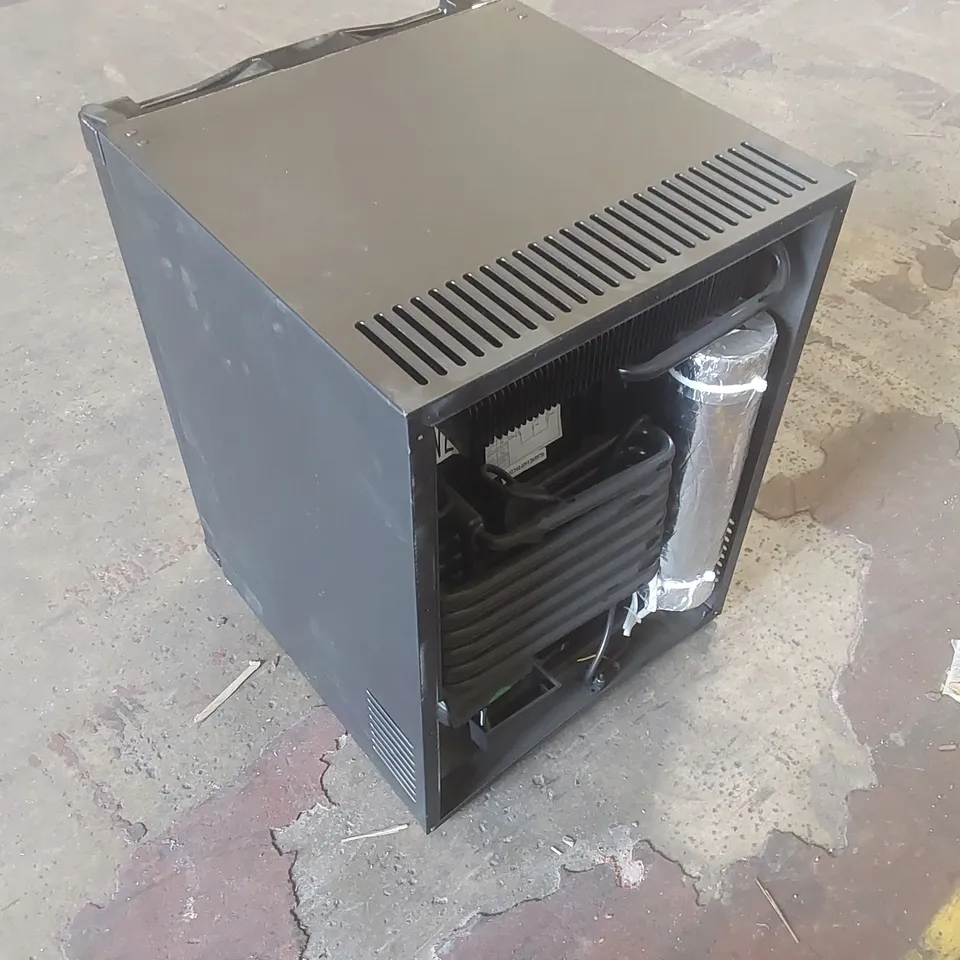 BLIZZARD BMB40 40L SINGLE SOLID DOOR MINI BAR FRIDGE