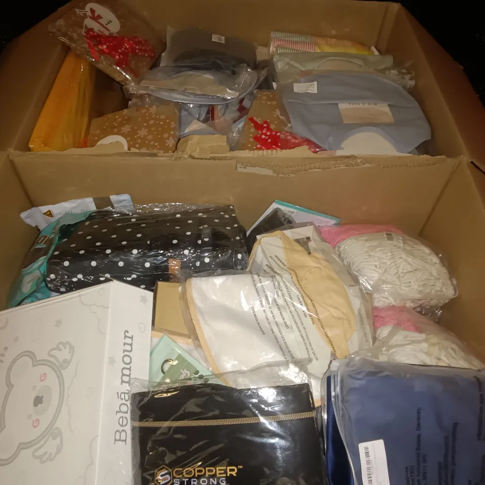 PALLET OF ASSORTED ITEMS TO INCLUDE WILLOW+SIM BABY BIBS, PADDED ENVELOPES AND GIFT BAGS