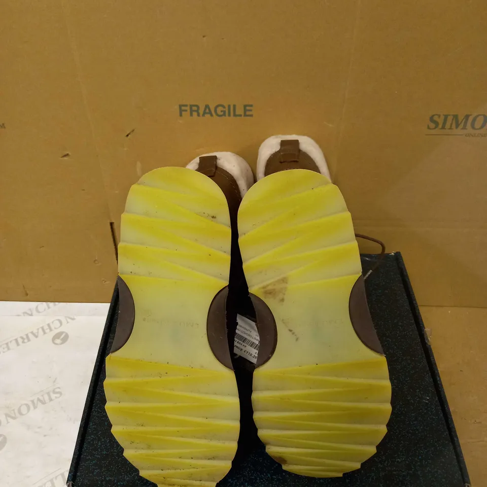 EMU COMORO LEATHER BOOT OAK - SIZE 10