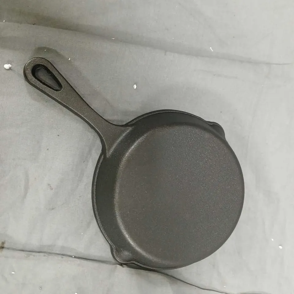 CAST IRON SKILLET FRYING PAN WITH HANGING HANDLE