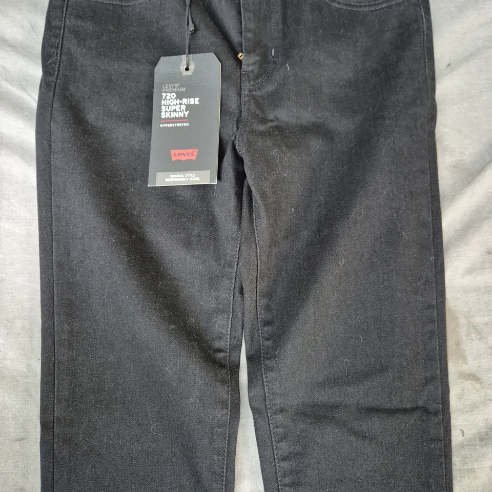 LEVI STRAUSS 720 HIGH-RISE SUPER SKINNY JEANS IN BLACK SIZE 28X32