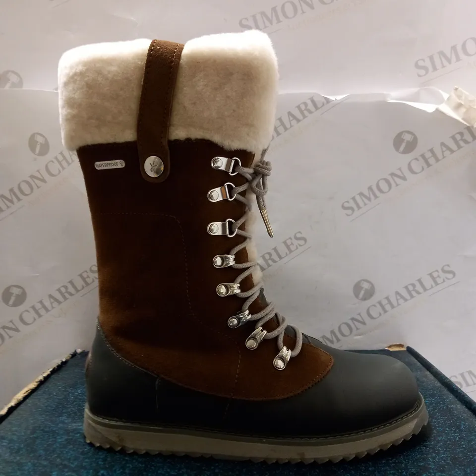 EMU ORICA HI LACE BOOT OAK - UK SIZE 5