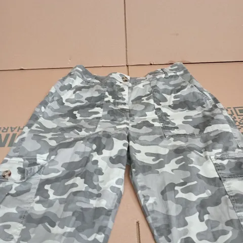 M&S COLLECTION MEN'S CAMOUFLAGE SHORTS, UK 12, GREEN MIX