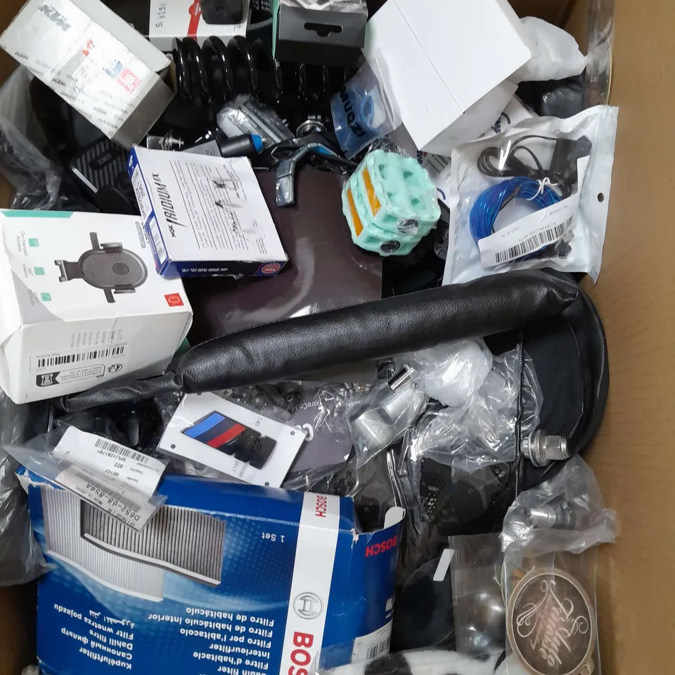 LARGE BOX OF ASSORTED CAR ITEMS TO INCLUDE - COMPACT REPAIR KIT - SEAT BELTS - PHONE CHARGERS / COLLECTION ONLY 