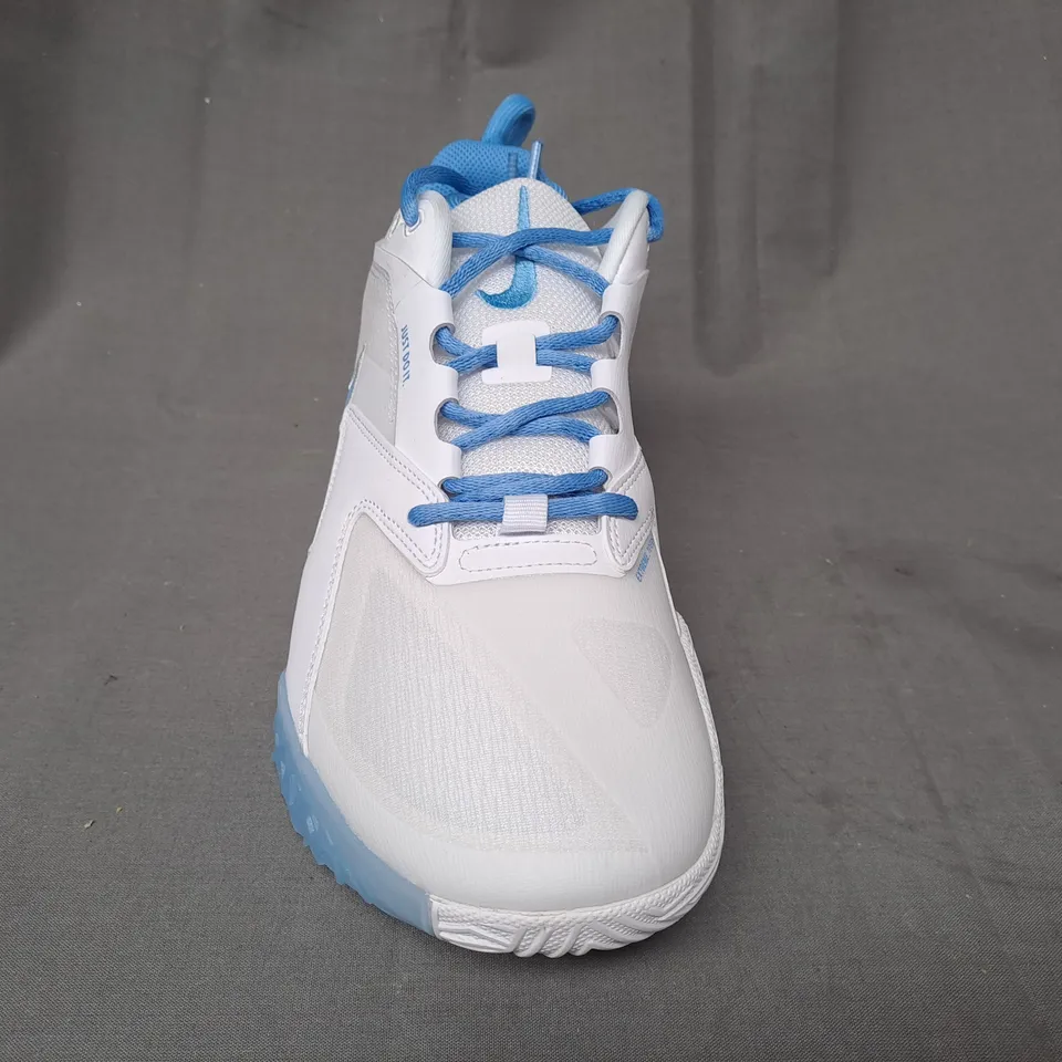 BOXED PAIR OF NIKE AIR ZOOM HYPERSPACE 3 SHOES IN WHITE/BLUE UK SIZE 7