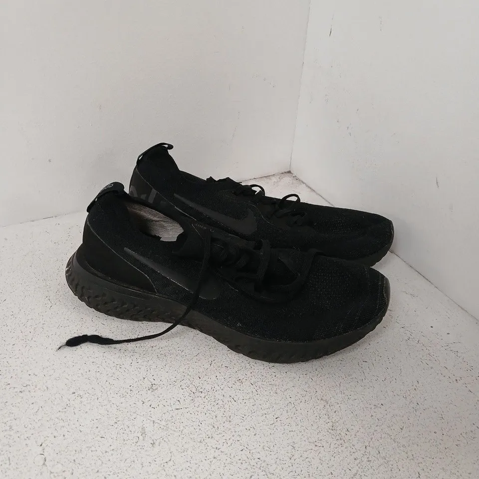 NIKE MEN'S BLACK ATHLETIC SHOES – UK 9