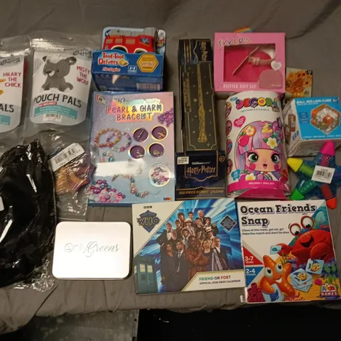 LARGE QUANTITY OF ASSORTED TOYS, GAMES AND CRAFT ITEMS TO INCLUDE HARRY POTTER LEVITATING WAND, DOCTOR WHO DESK CALENNDAR AND POUCH PAL SETS