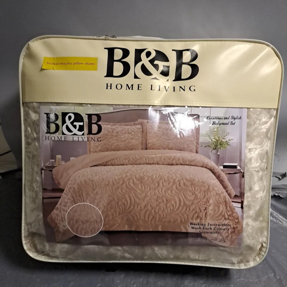 HOME LIVING BEDSPREAD SET IN NATURAL - SIZE UNSPECIFIED