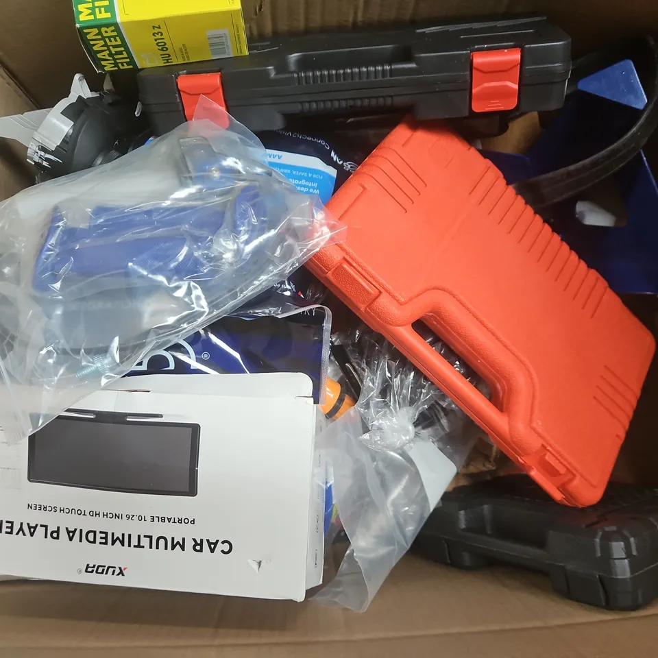 BOX OF ASSORTED ITEMS TO INCLUDE - CAR MULTIMEDIA PLAYER – PORTABLE 7-INCH TOUCHSCREEN (BOXED) - TOOLS - OIL FILTER