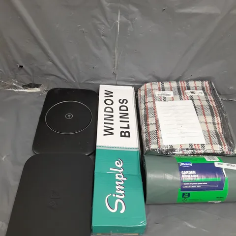 APROXIMATELY 15 ASSORTED HOUSEHOLD ITEMS TO INCLUDE BEDDING , WINDOW BLINDS EFFUSE SACKS , ETC